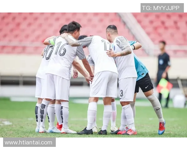 开车送足球明星入场的精彩瞬间与背后故事揭秘