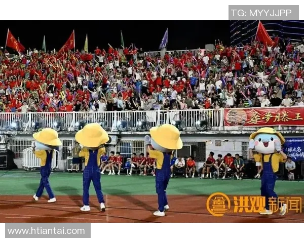 足球明星逛街引发球迷围观热潮街头瞬间尽显偶像魅力与粉丝热情