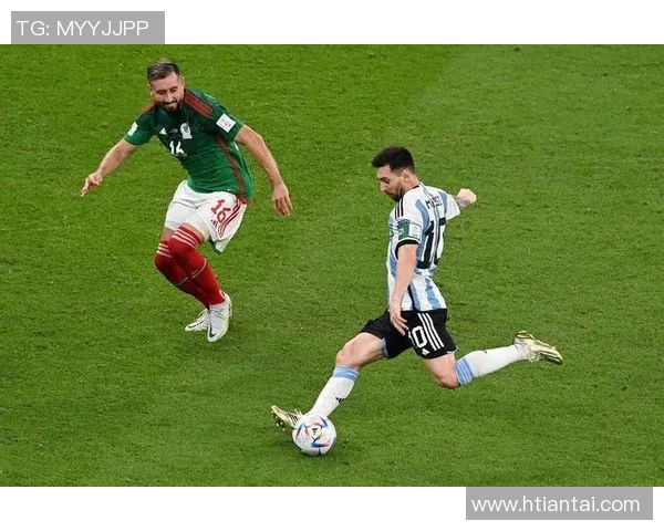 头发浓密的足球明星们展现独特魅力与风采的精彩瞬间